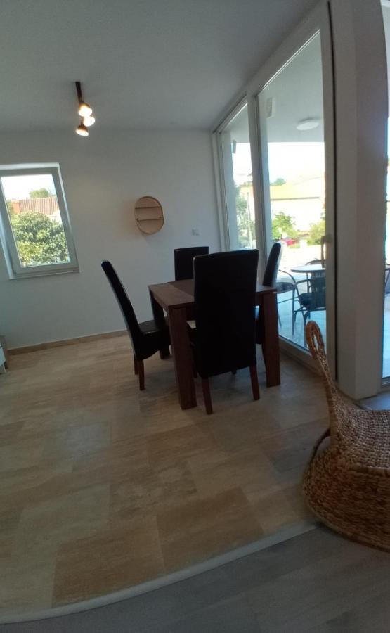 Vila Regina Apartment Paloma With Swimming Pool イェゼラ エクステリア 写真