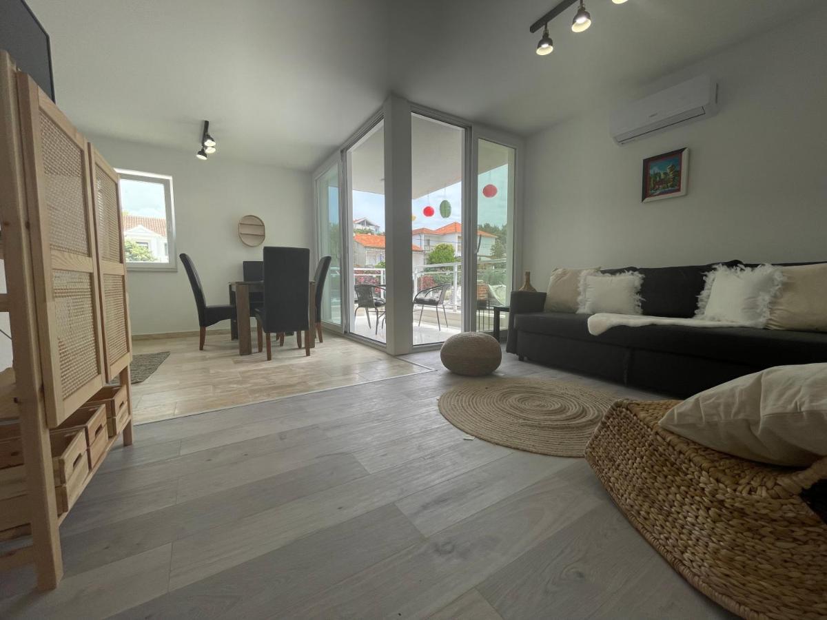 Vila Regina Apartment Paloma With Swimming Pool イェゼラ エクステリア 写真